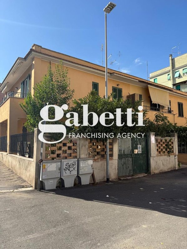 appartamento in vendita a Roma in zona Prenestino-Centocelle