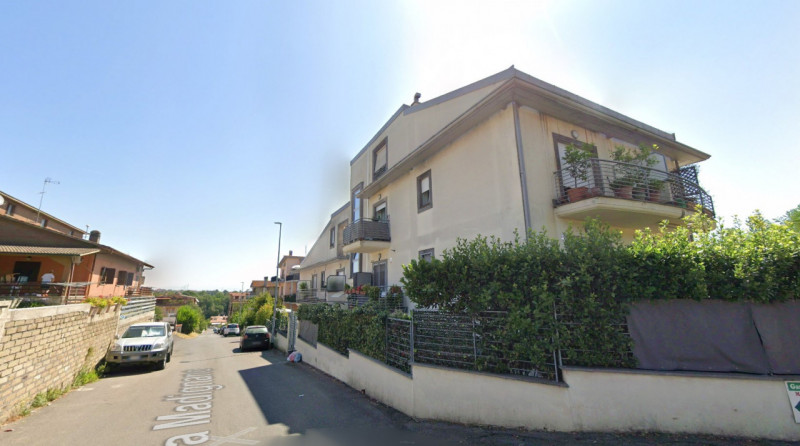 appartamento in vendita a Roma in zona Valle Muricana
