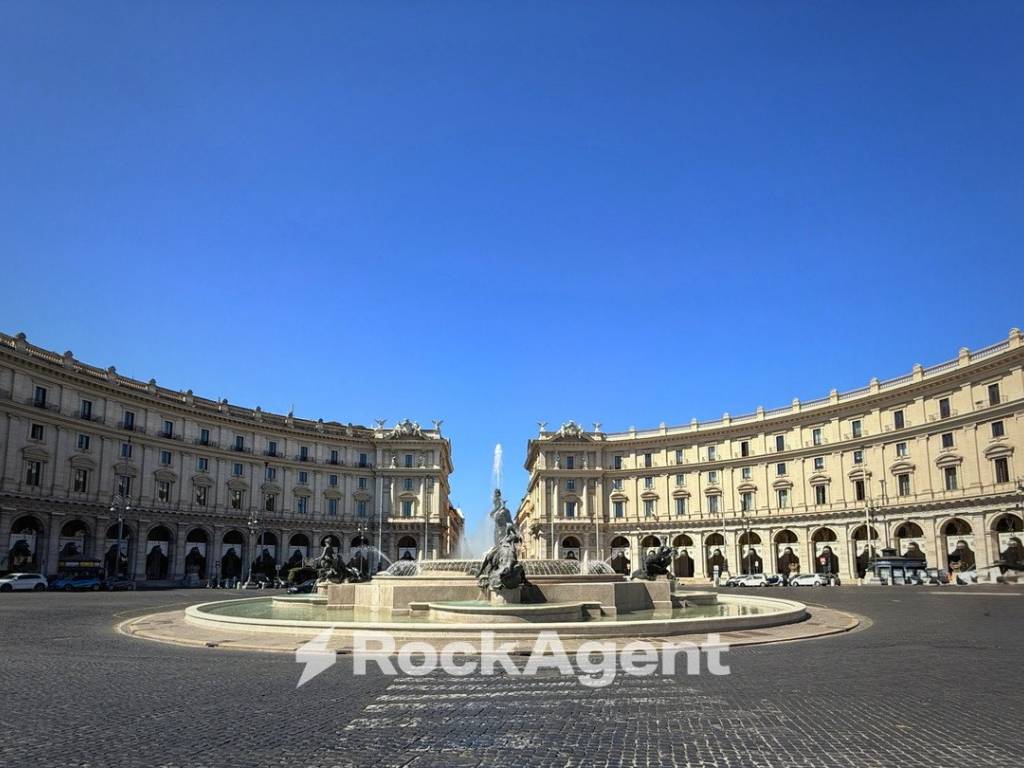 appartamento in vendita a Roma in zona Rione Monti/Campitelli