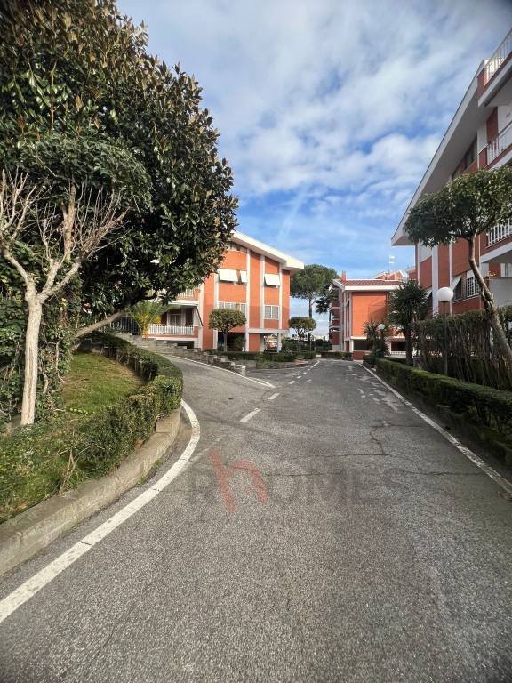 appartamento in vendita a Roma in zona Appio Claudio