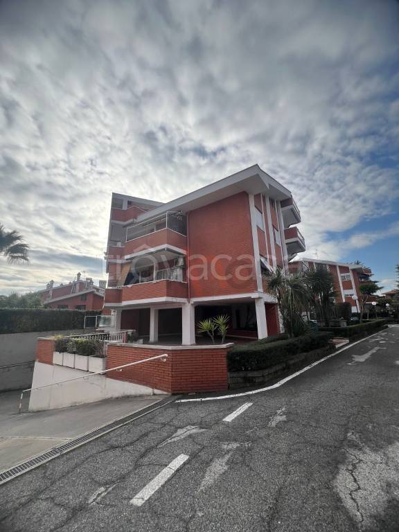 appartamento in vendita a Roma in zona Appio Claudio
