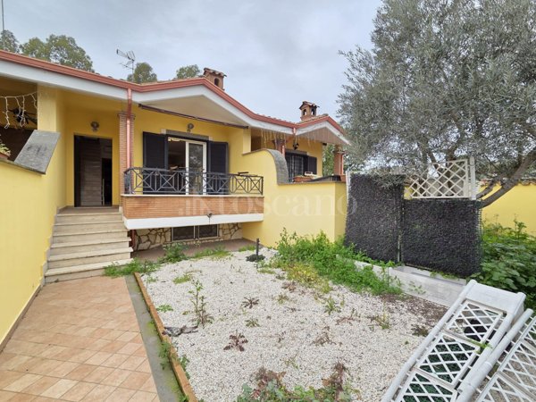 casa indipendente in vendita a Roma in zona Dragona/Bagnoletto