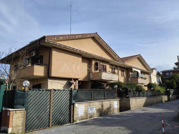 appartamento in vendita a Roma in zona Casal Morena