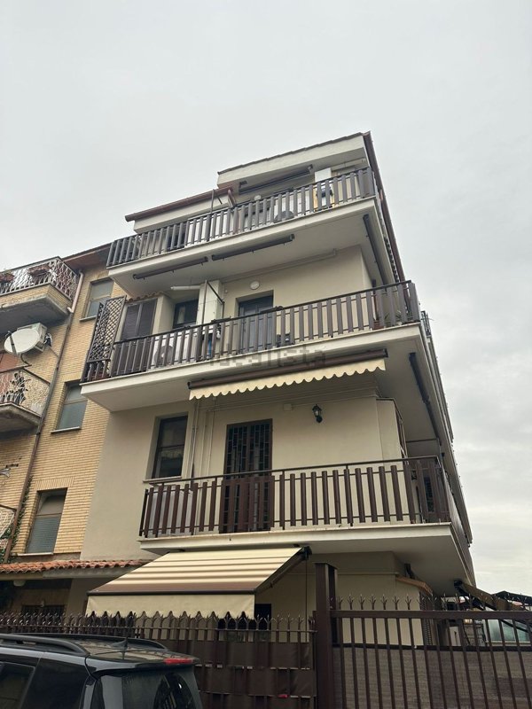 appartamento in vendita a Roma in zona Torre Angela