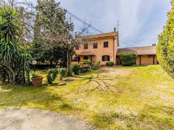 casa indipendente in vendita a Roma in zona Prima Porta