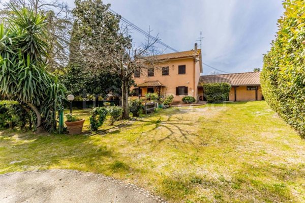 casa indipendente in vendita a Roma in zona Prima Porta