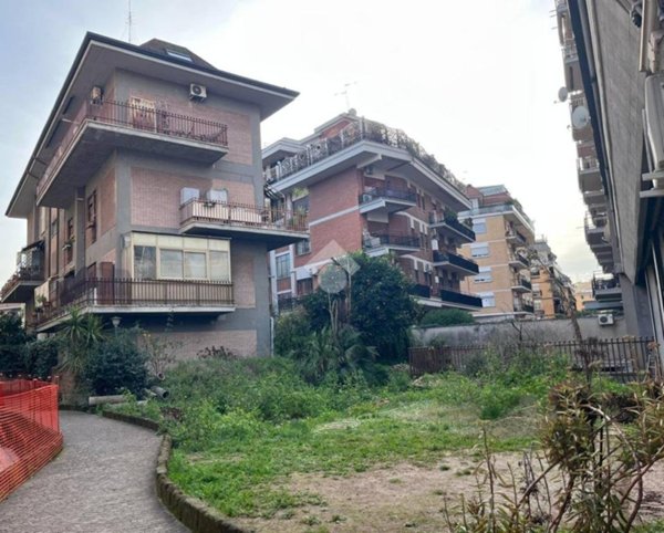 appartamento in vendita a Roma in zona Tuscolano