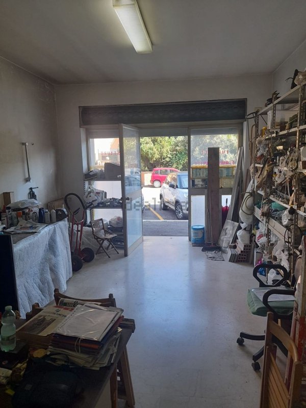 locale commerciale in vendita a Roma