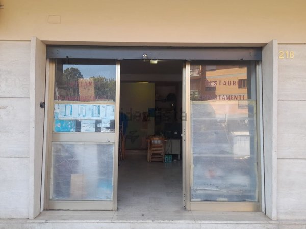 locale commerciale in vendita a Roma