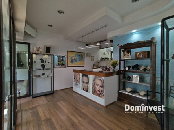 locale commerciale in vendita a Roma in zona Ostiense