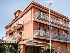 appartamento in vendita a Roma in zona Colle Prenestino