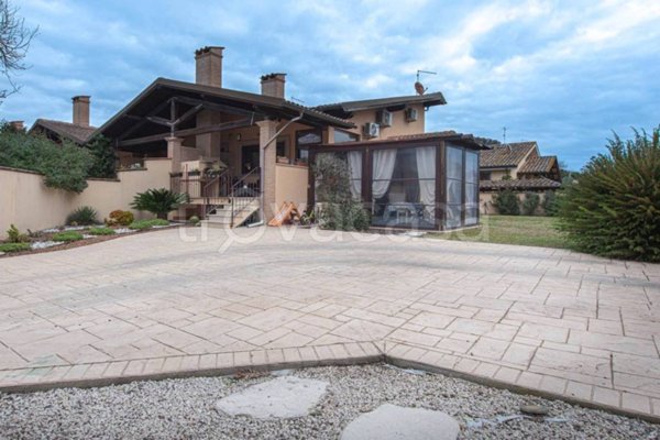 casa indipendente in vendita a Roma in zona Infernetto