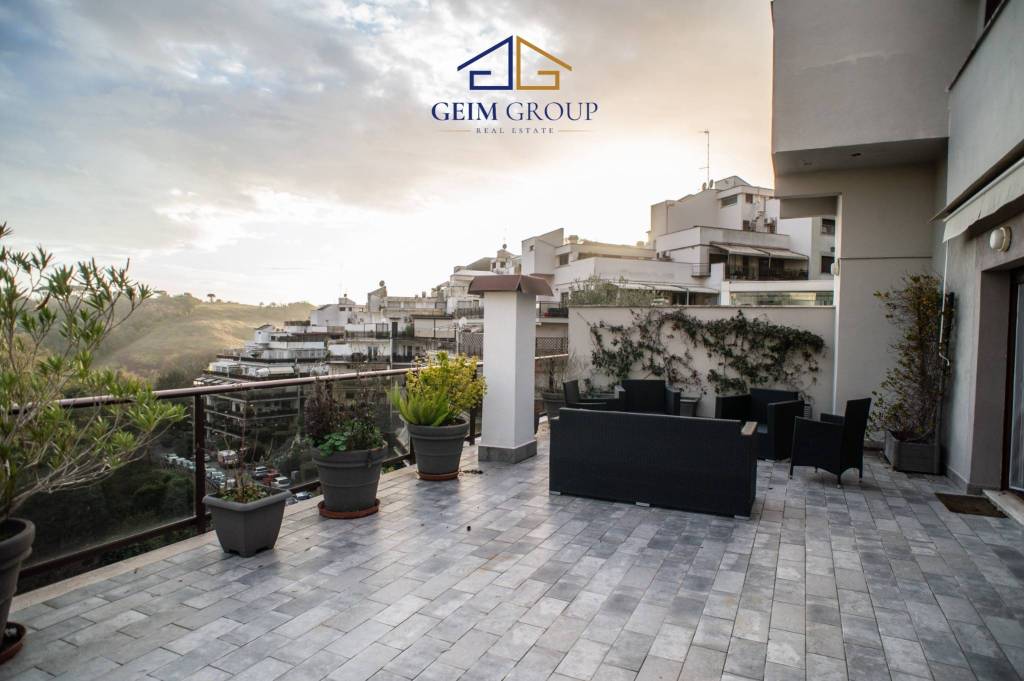 appartamento in vendita a Roma in zona Tomba di Nerone