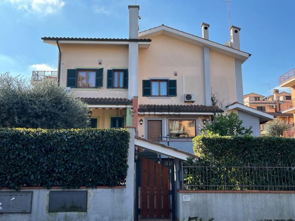 casa indipendente in vendita a Roma in zona Selva Candida