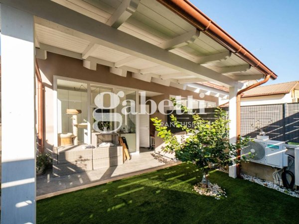 casa indipendente in vendita a Roma in zona Casal Morena