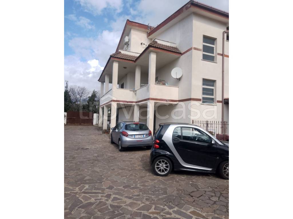 appartamento in vendita a Roma in zona Piana del Sole