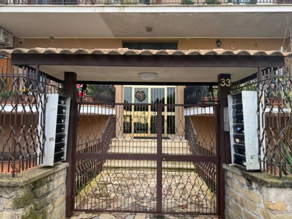 appartamento in vendita a Roma in zona Torrione Cerquetta