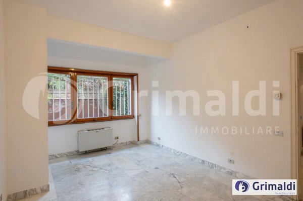 appartamento in vendita a Roma in zona Ardeatino