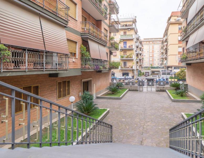 appartamento in vendita a Roma in zona Prenestino-Labicano