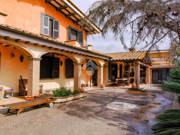 casa indipendente in vendita a Roma in zona Casal Palocco