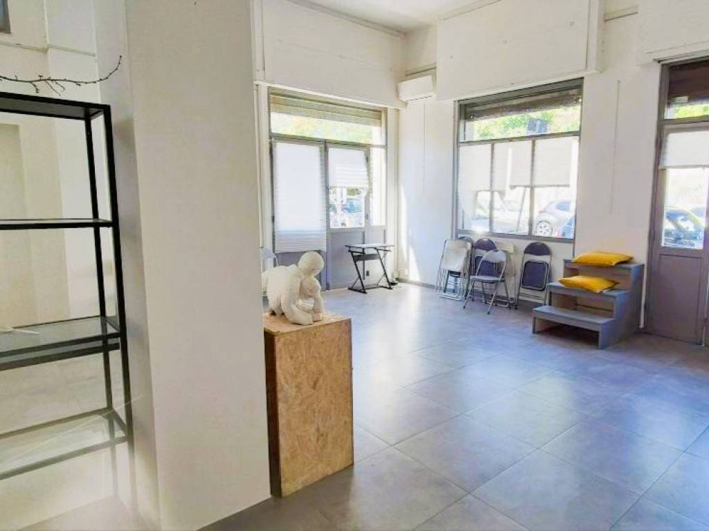 negozio in vendita a Roma in zona Ardeatino