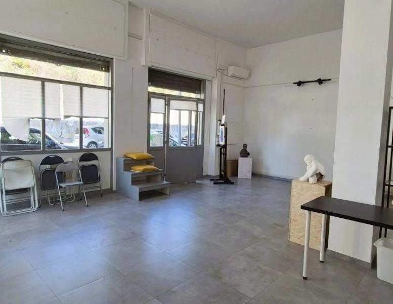 locale commerciale in vendita a Roma in zona Ardeatino