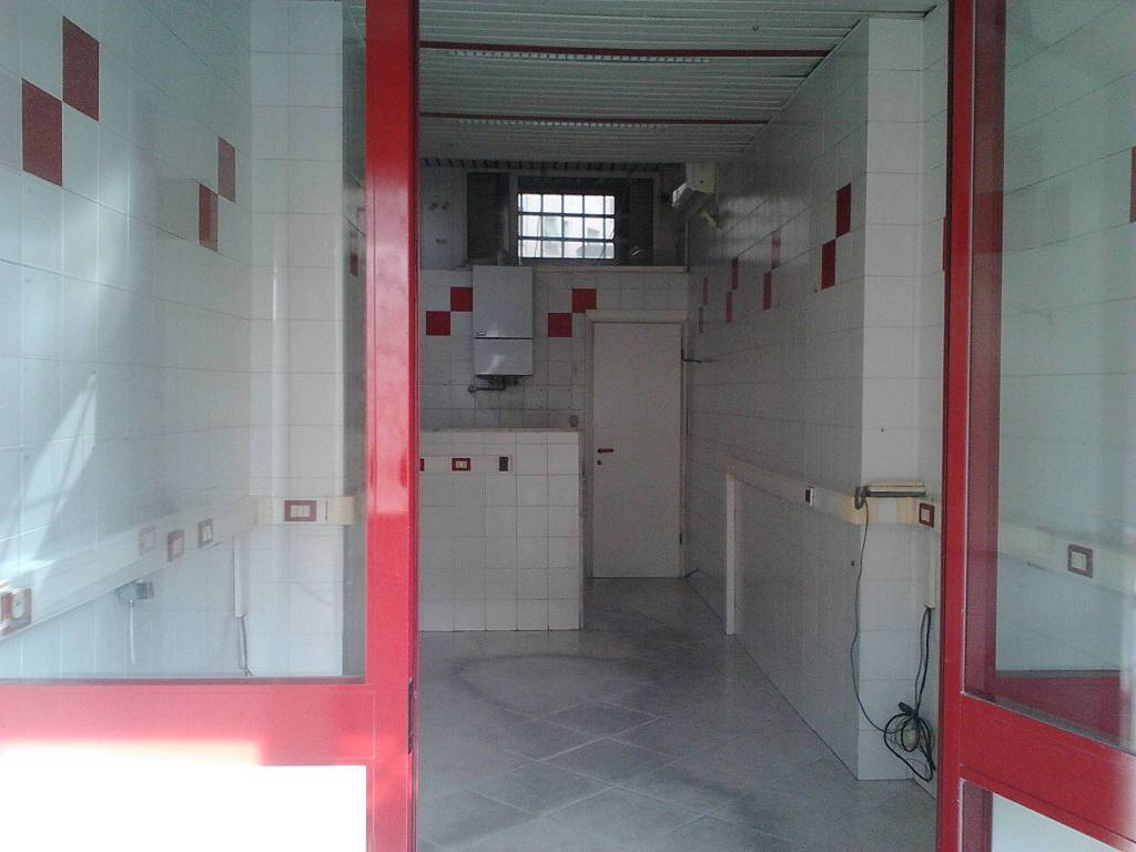 negozio in vendita a Roma in zona Appio Latino