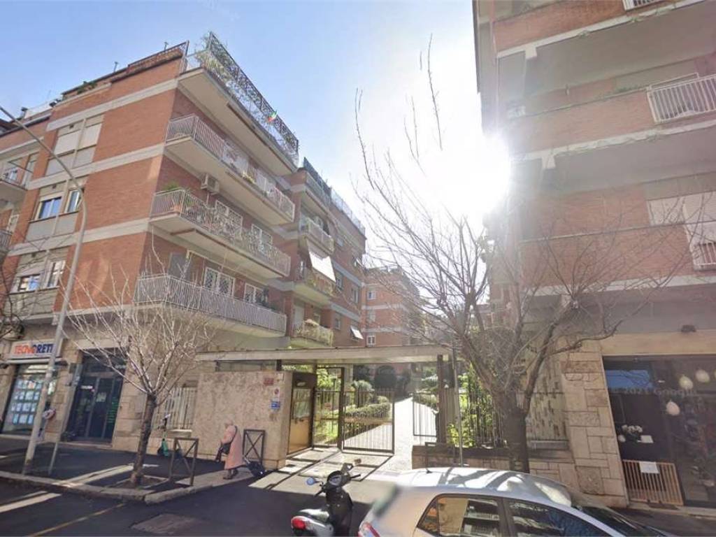 appartamento in vendita a Roma in zona Ostiense