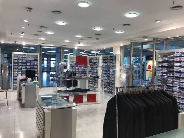 negozio in vendita a Roma in zona Ardeatino