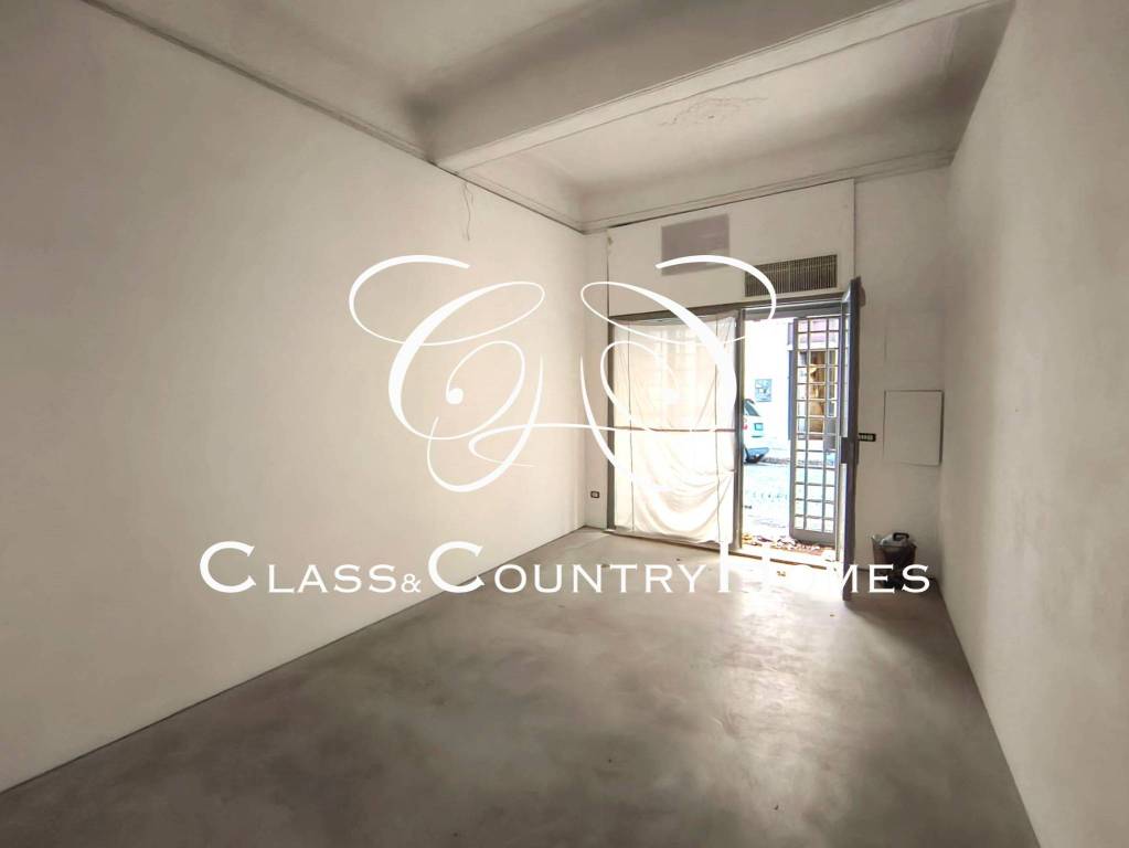 negozio in vendita a Roma in zona Rione Regola