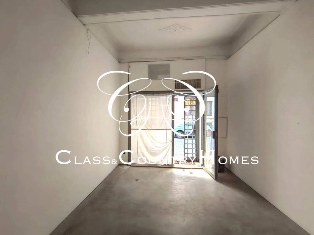 negozio in vendita a Roma in zona Rione Regola