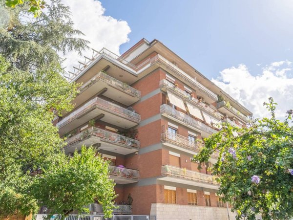 appartamento in vendita a Roma in zona Ostiense