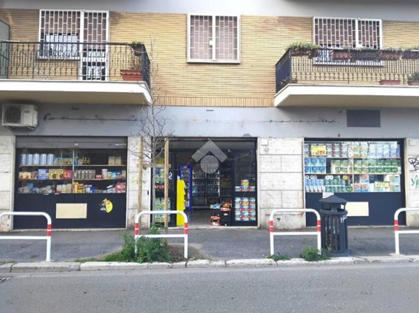 negozio in vendita a Roma in zona Portuense