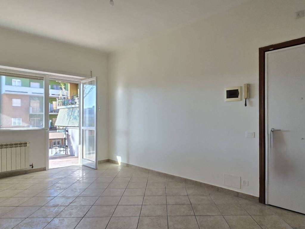 appartamento in vendita a Roma in zona Axa