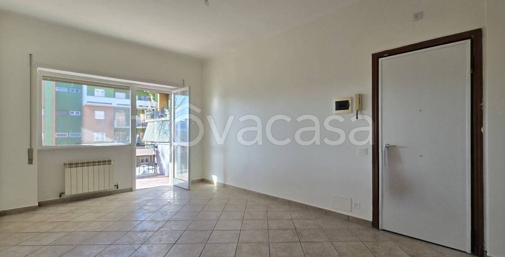 appartamento in vendita a Roma in zona Axa