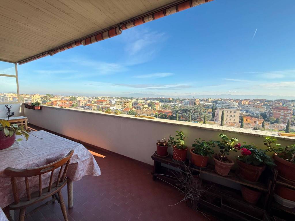 appartamento in vendita a Roma in zona Torre Maura