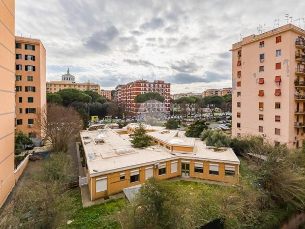 appartamento in vendita a Roma in zona Ostiense