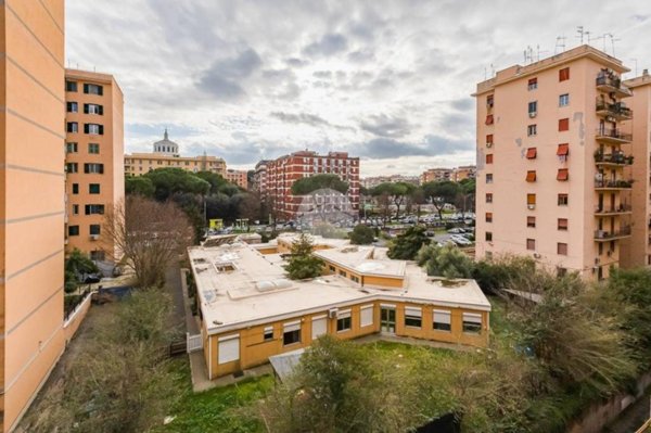 appartamento in vendita a Roma in zona Ostiense