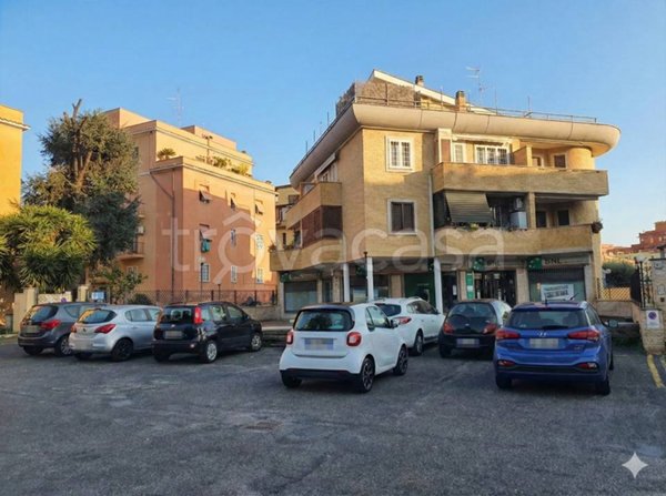 locale commerciale in vendita a Roma in zona Ponte Mammolo