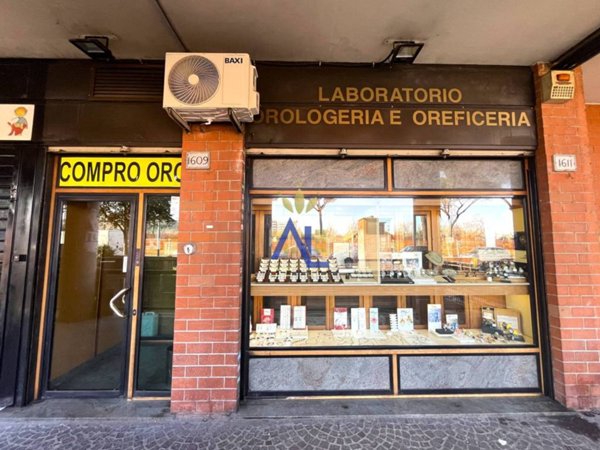 negozio in vendita a Roma in zona Collatino