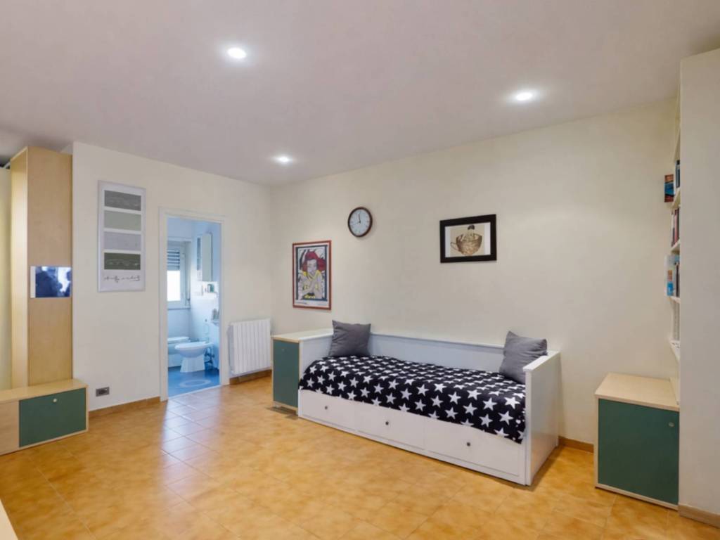 appartamento in vendita a Roma in zona Cinecittà