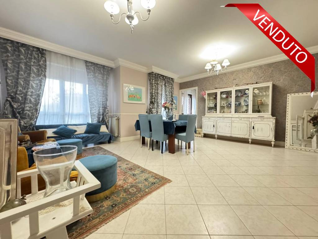 appartamento in vendita a Roma in zona Fonte Laurentina