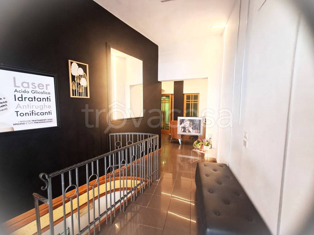 negozio in vendita a Roma in zona Tuscolano