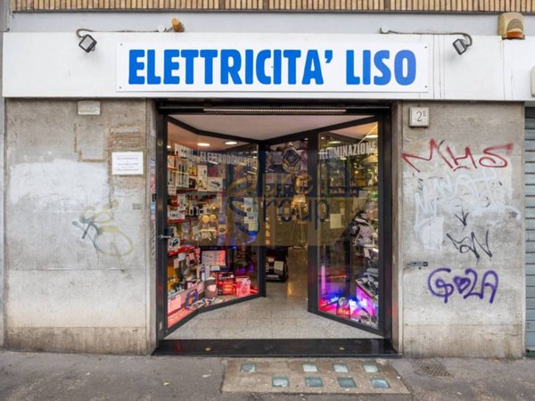 negozio in vendita a Roma in zona Appio Latino
