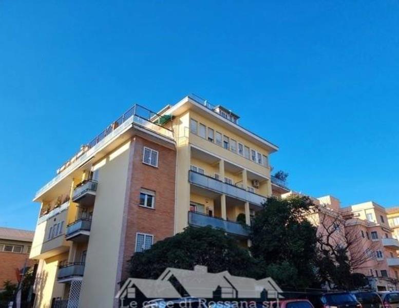 appartamento in vendita a Roma in zona Tor di Quinto