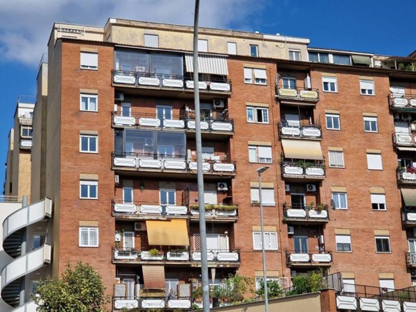 appartamento in vendita a Roma in zona Ostiense