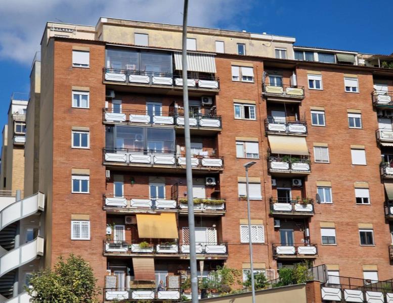 appartamento in vendita a Roma in zona Ostiense