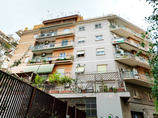 appartamento in vendita a Roma in zona Appio Latino