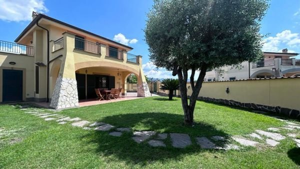 casa indipendente in vendita a Roma in zona Ponte di Nona