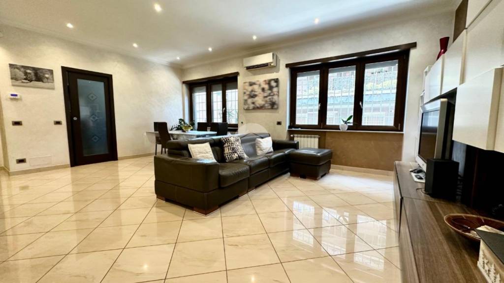 appartamento in vendita a Roma in zona Ardeatino